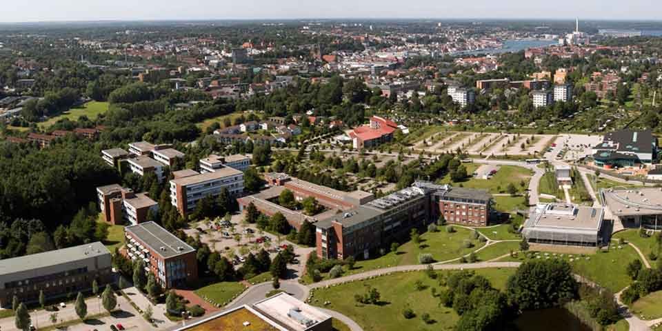 Grüner Campus mit innovativen Studiengängen: Wer an der Hochschule Flensburg studieren möchte, kann sich ab sofort bewerben. 