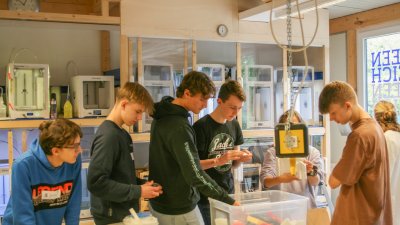 Die Hochschule Flensburg machte mit bei der „MINT-Woche Schleswig-Holstein“: Schüler*innen erhielten spannende Einblicke in die Labore. 