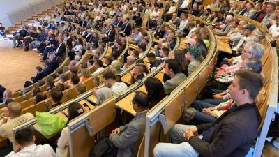 Viele Menschen im Audimax