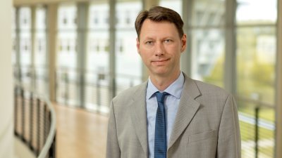 Ein Porträtbild von Frank Hinrichsen