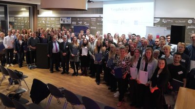 Gruppenfoto der STipendiaten und Förderer