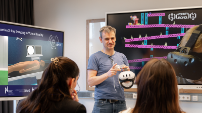 Mit Spaß studiert es sich leichter: Michael Teistler lehrt im Studiengang "Interactive Media & Games", einem von fünf neuen Angeboten zum Wintersemester.