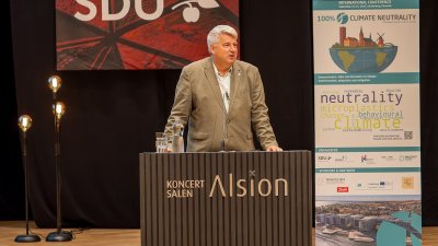 Sven Tode am Rednerpult