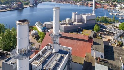 Blick auf das Kraftwerksgelände der Stadtwerke Flensburg an der Förde. 