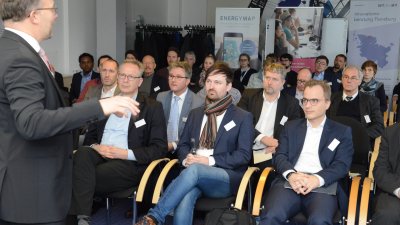 Rund 50 Gäste aus der Wirtschaft kamen heute zum Workshop „Zukunft erfolgreich planen – technologische Vorausschau für KMU“ an die Hochschule Flensburg. 