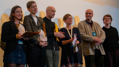 Preisträger  Anna Zhukovets, Anne Christin Plate und Eric Esser mit den Mitgliedern der Jury Jutta Wille, Jürgen Bethge und Manja Malz  (von links) (Foto: Antonia Bornefeld-Ettmann