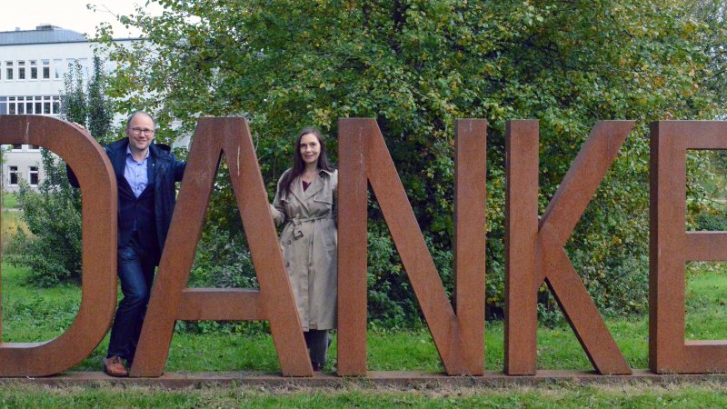 Sagen „Danke“ an alle Unterstützer*innen des Deutschlandstipendiums: Dr. Heike Bille und Hochschul-Präsident Dr. Christoph Jansen.