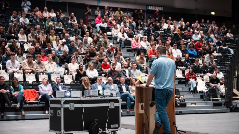 Niklas Klein, amtierender Präsident der Hochschule, begrüßte die neuen Studierenden: „„Mit dem Studium beginnt für Sie eine Zeit.“