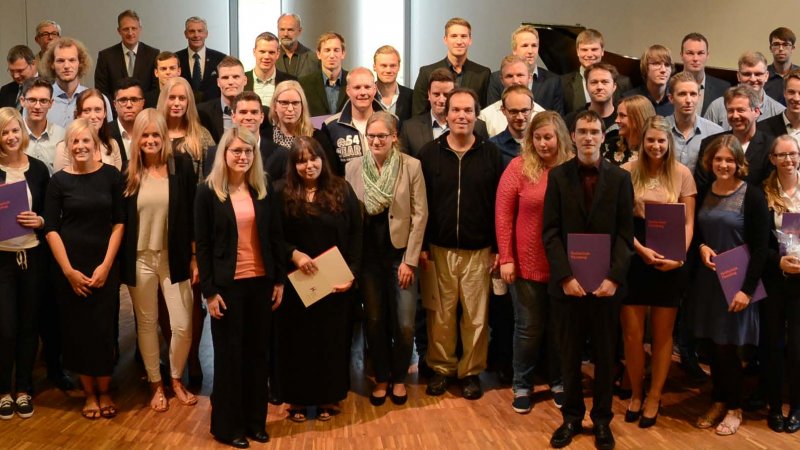 Erfolgreiche Absolventinnen und Absolventen verabschiedet