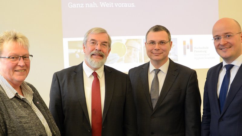 Konstruktives Gespräch: Wissenschaftsstaatssekretär Rolf Fischer informierte sich beim amtierenden Präsidenten Prof. Dr. Severin, dem Vizepräsidenten für Internationales Prof. Dr. Lehr und Kanzlerin Sabine Christiansen über die aktuelle Situation der Hochschule.