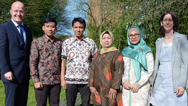 Syubbanul Wathon, Esti Utarti, Dr. Retno Wimbaningrum, Wheny Kristiano werden begrüßt von Prof. Dr. Antje Labes und Prof. Dr. Bosco Lehr, Vizepräsident für Internationales.