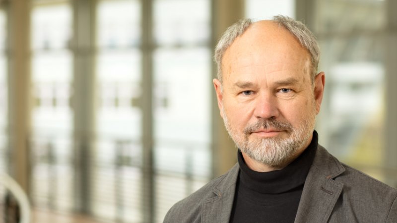 Die Hochschule Flensburg hat Prof. Dr. Hans-Werner Lang nach 23 Jahren als Hochschullehrer in den Ruhestand verabschiedet.