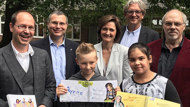 Ab sofort ist das Juniorkochbuch bei uns am Info-Point für 9,90 Euro zu kaufen.