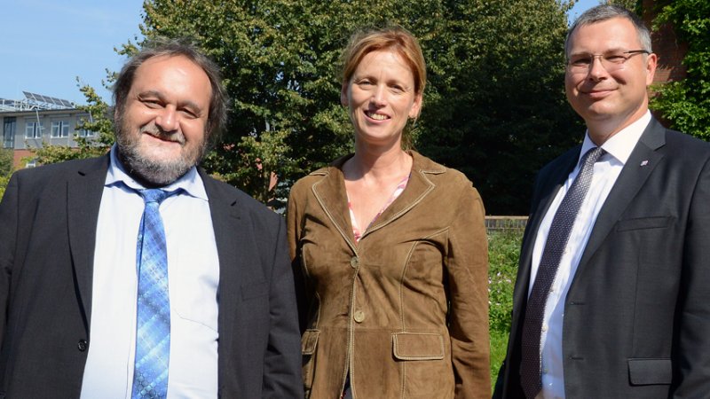 Antrittsbesuch: Wissenschaftsministerin Karin Prien informierte sich bei den Hochschulpräsidenten Prof. Dr. Thomas Severin von der Hochschule Flensburg (rechts) und Prof. Dr. Werner Reinhart von der Europa-Universität Flensburg über den Hochschulcampus.