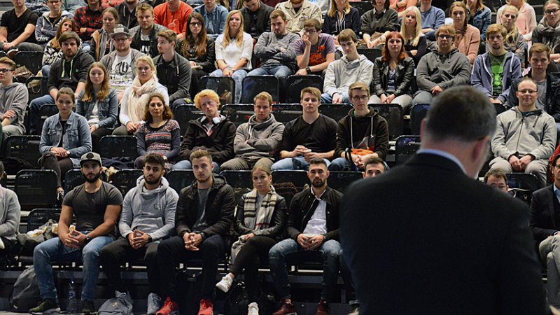 An Deutschlands nördlichster Hochschule hat das Wintersemester begonnen: Rund 1000 Erstsemester wurden am Morgen auf dem Campus der Hochschule Flensburg begrüßt.