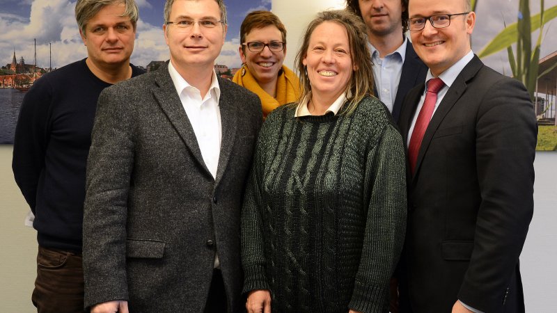 Renommierte Wissenschaftlerin: NUST-Professorin Heike Winschiers und Prof. Klaus Hoefs (links) haben viele Ideen für gemeinsame Projekte und stellten diese dem geschäftsführenden Präsidenten, Prof. Dr. Thomas Severin (2.v.li.), und Prof. Dr. Bosco Lehr (re.), Vizepräsident für Internationales, vor. Für den reibungslosen Ablauf der Delegationstreffen waren Janntje Böhlke-Itzen, Leiterin International Relation, und Bas Rijnen, Projektkoordinator an der NUST, verantwortlich.