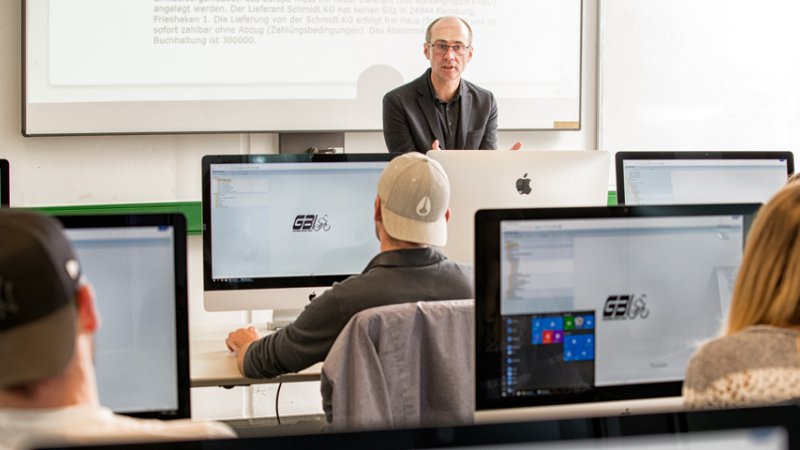 Am Montag startet der Vorlesungsbetrieb an der Hochschule Flensburg – auch für die neuen BWL-Studierenden.