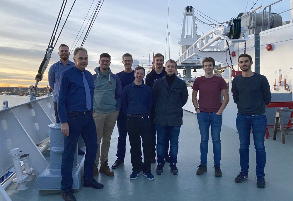 die Flensburger Truppe auf dem Hauptdeck der Cap San Diego