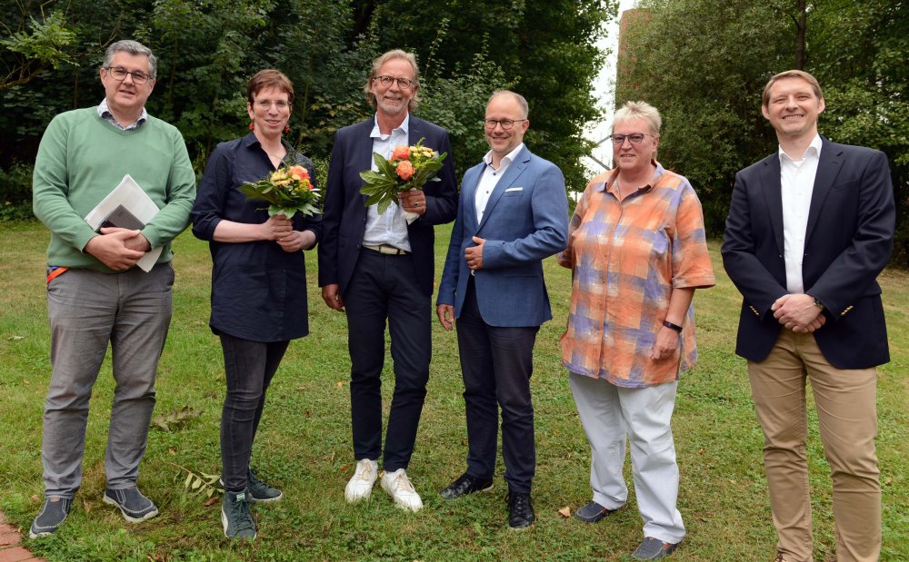 Frischer, internationaler Wind im Senat: Der neugewählte Vorsitzende Prof. Dr. Torsten Faber (3.v.l.) und Janntje Böhlke-Itzen als Stellvertreterin führen das Gremium in den kommenden zwei Jahren. Es gratulieren Präsident Dr. Christoph Jansen (3.v.r.), Kanzlerin Sabine Christiansen, Vizepräsident Prof. Dr. Peter John (li.) und Fabers Vorgänger Prof. Dr. Dirk Ludewig.