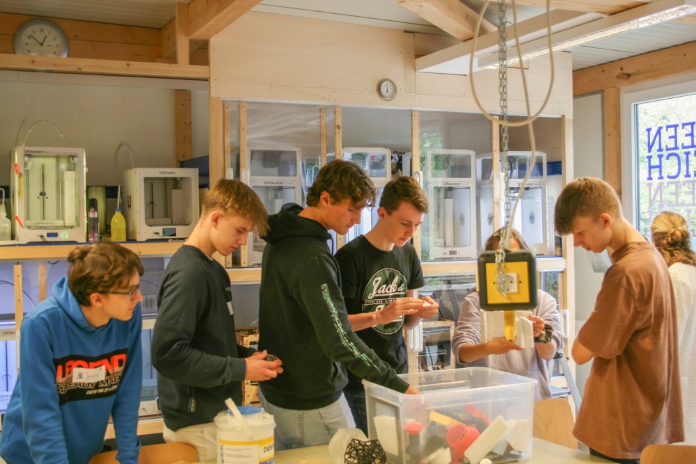 Die Hochschule Flensburg machte mit bei der „MINT-Woche Schleswig-Holstein“: Schüler*innen erhielten spannende Einblicke in die Labore. 