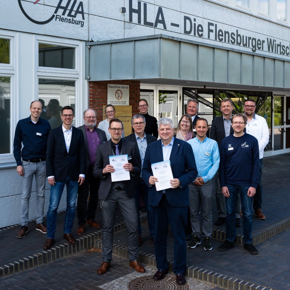 Der Schulleiter der HLA, OStD Andreas Zettl, sowie der Präsident der Hochschule Flensburg, Dr. habil. Sven Tode, lobten den Vertrag als Gewinn für die Schülerinnen und Schüler der HLA.