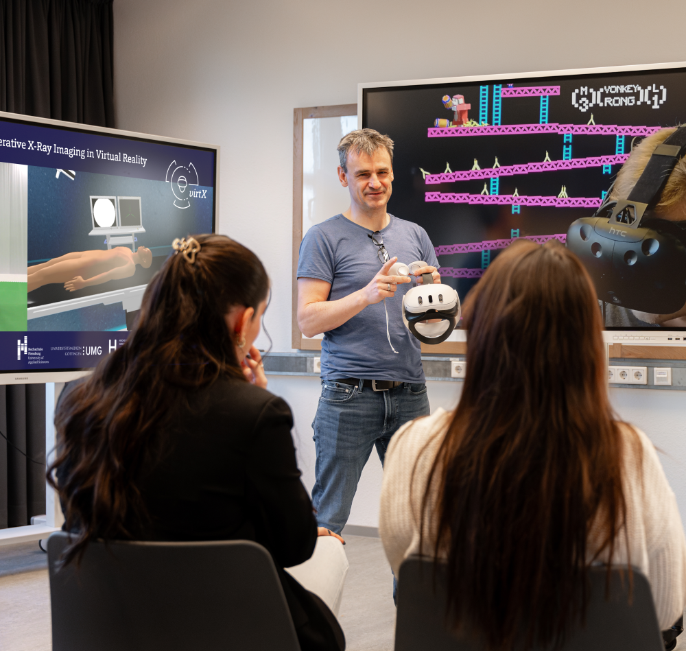 Mit Spaß studiert es sich leichter: Michael Teistler lehrt im Studiengang "Interactive Media & Games", einem von fünf neuen Angeboten zum Wintersemester.