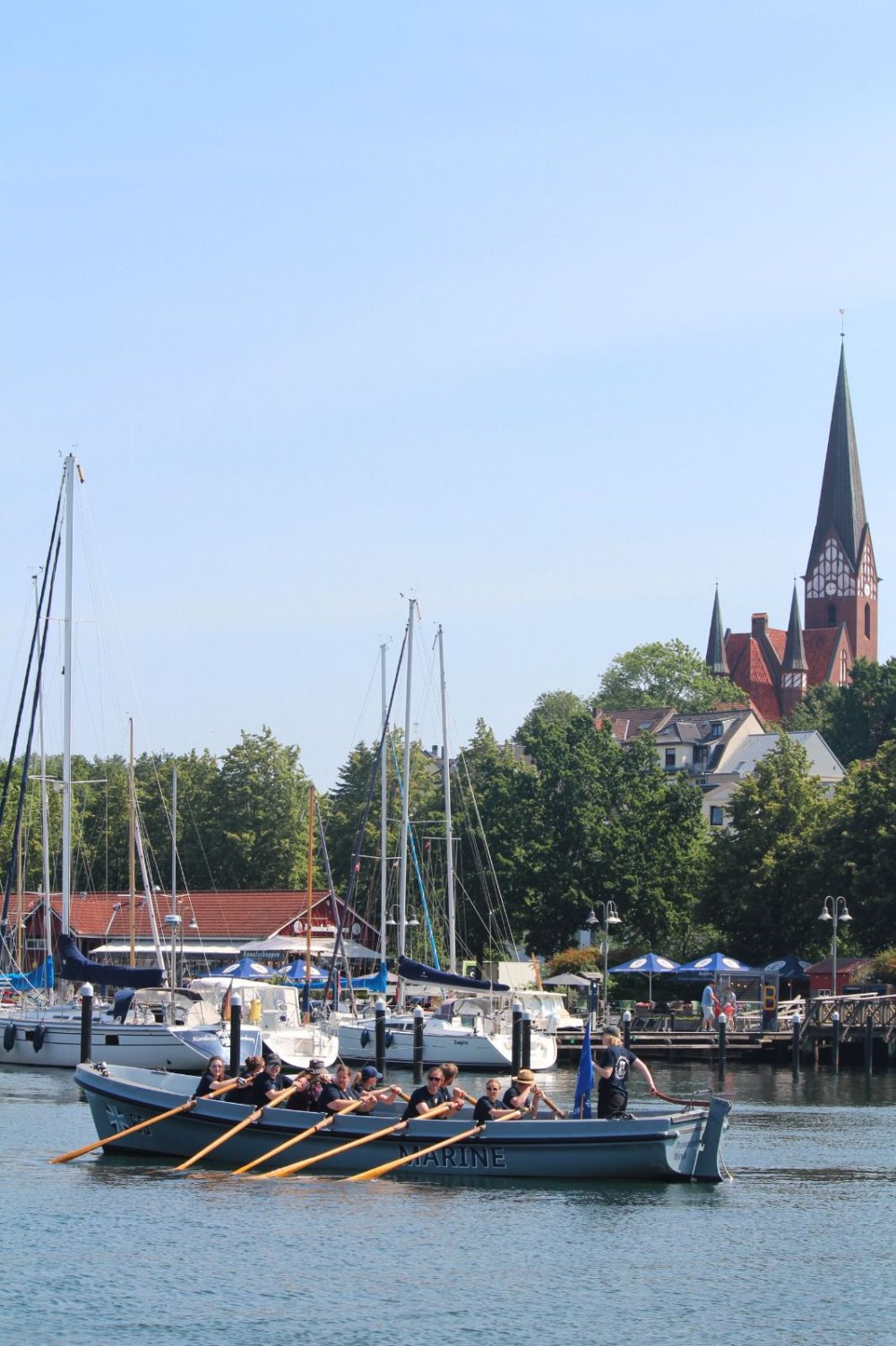 Ein Kutter auf dem Wasser