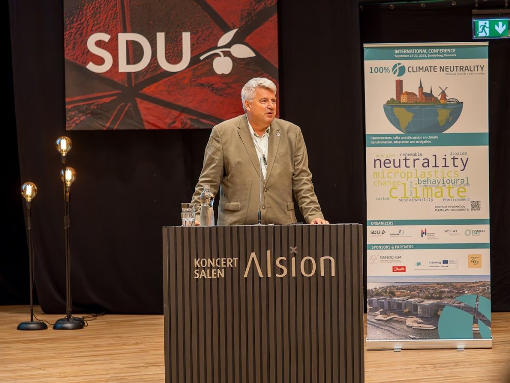 Sven Tode am Rednerpult
