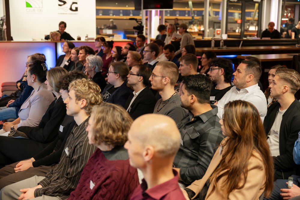 Man sieht das Publikum