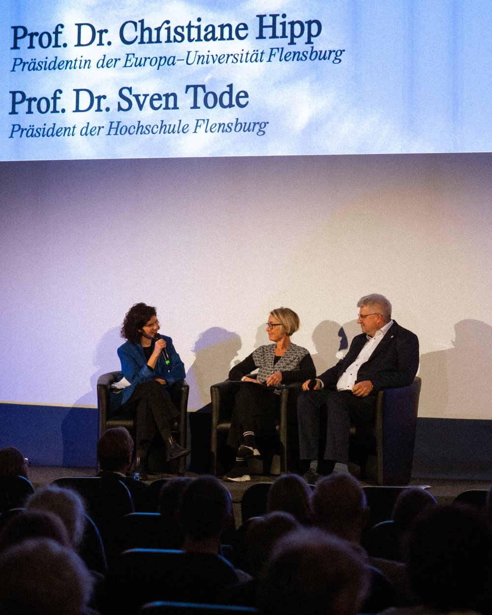 Die Präsidenten der Flensburger Hochsculen auf dem Podium der Kurzfilmtage im Deutschen Haus