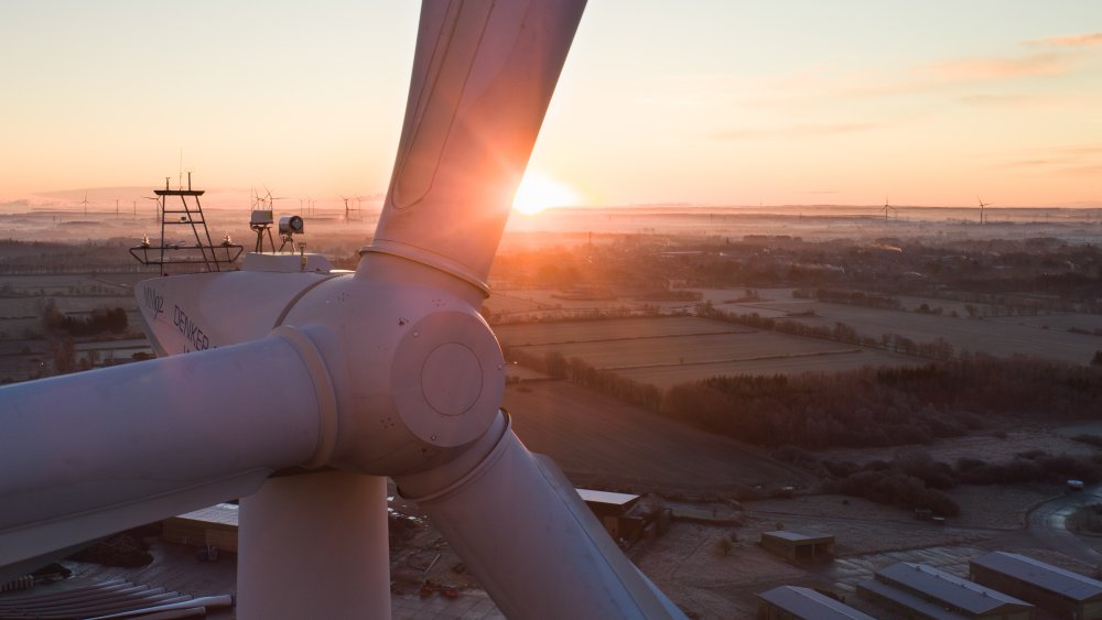 Teststandort Eggebek: Im Rahmen des Projekts ABBA kommt an der WEA ein gondelbasiertes LiDAR zum Einsatz, um neue Regelungskonzepte umzusetzen und zu untersuchen. Ein zweites System wird vom Kooperationspartner Universität Stuttgart bereitgestellt.