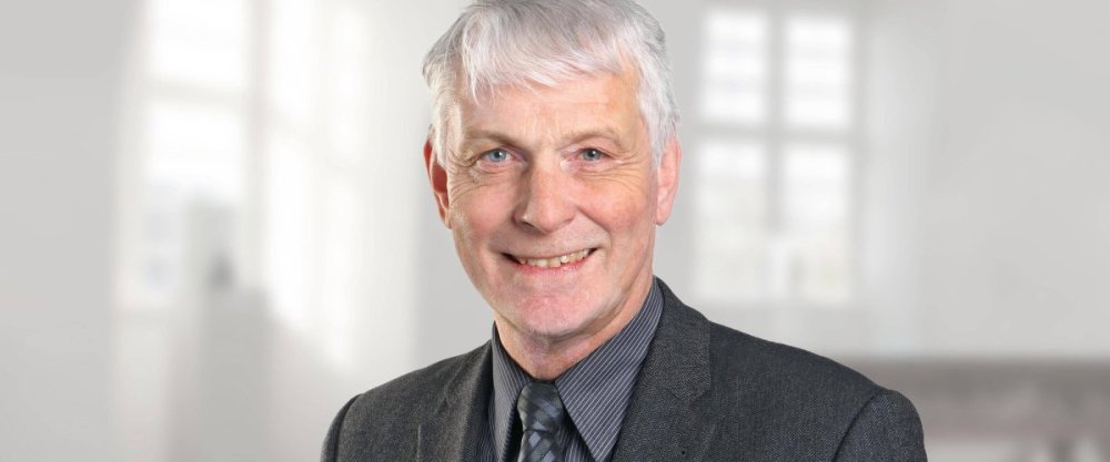Prof. Watter
