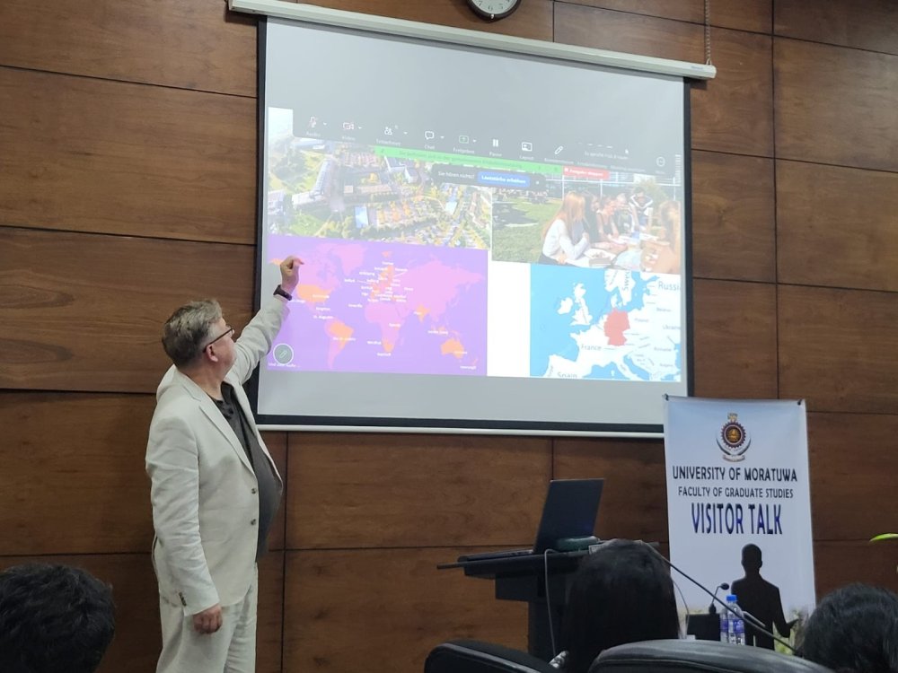 Brandenburg giving a guest lecture at the University of Moratuwa.