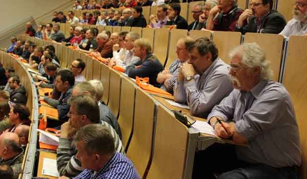 Zahlreiche Besucher des Schweißtechnischen Seminares hören im Audimax interssante Fachvorträge