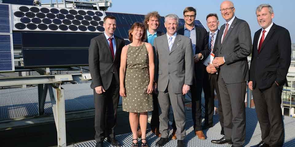 Freuen sich auf eine hochkarätige Konferenz: (v.l.): Prof. Dr. Ilja Tuschy, wissenschaftlicher Leiter, Dr. Katharina Rubahn (SDU), Lars Kaiser, Energiereferent bei der Industrie- und Handelskammer zu Flensburg, Prof. Dr. Holger Watter, Präsident der Hochschule Flensburg, Stefan Sievers, Geschäftsführer der  Gesellschaft für Energie und Klimaschutz Schleswig-Holstein, Olaf Küter, Vorstandsvertreter und Leiter des Kompetenzcenters Erneuerbare Energien der Nospa, Thomas Menke, Vorstandsvorsitzender der Nospa u