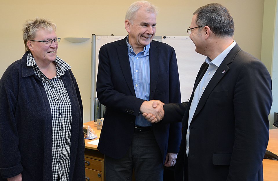 59 Semester: Prof. Dr. Andreas Weber wurde von der Kanzlerin Sabine Christiansen und Prof. Thomas Severin verabschiedet. 