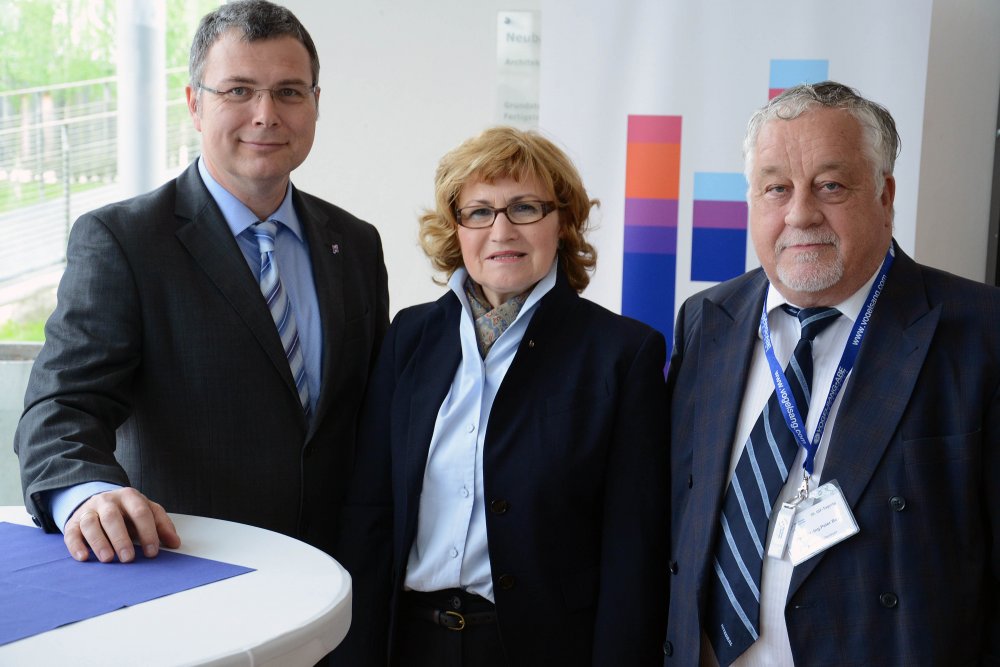 Prof. Dr. Thomas Severin begrüßt Stadtpräsidentin Swetlana Krätzschmar und Prof. Dr. Peter Boy, der die ISF-Tagung auf den Campus holte.