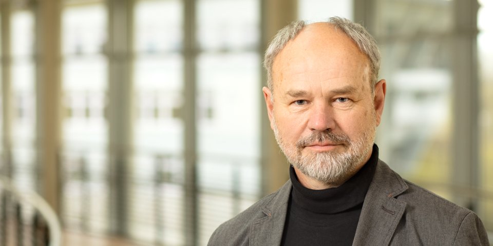 Die Hochschule Flensburg hat Prof. Dr. Hans-Werner Lang nach 23 Jahren als Hochschullehrer in den Ruhestand verabschiedet.