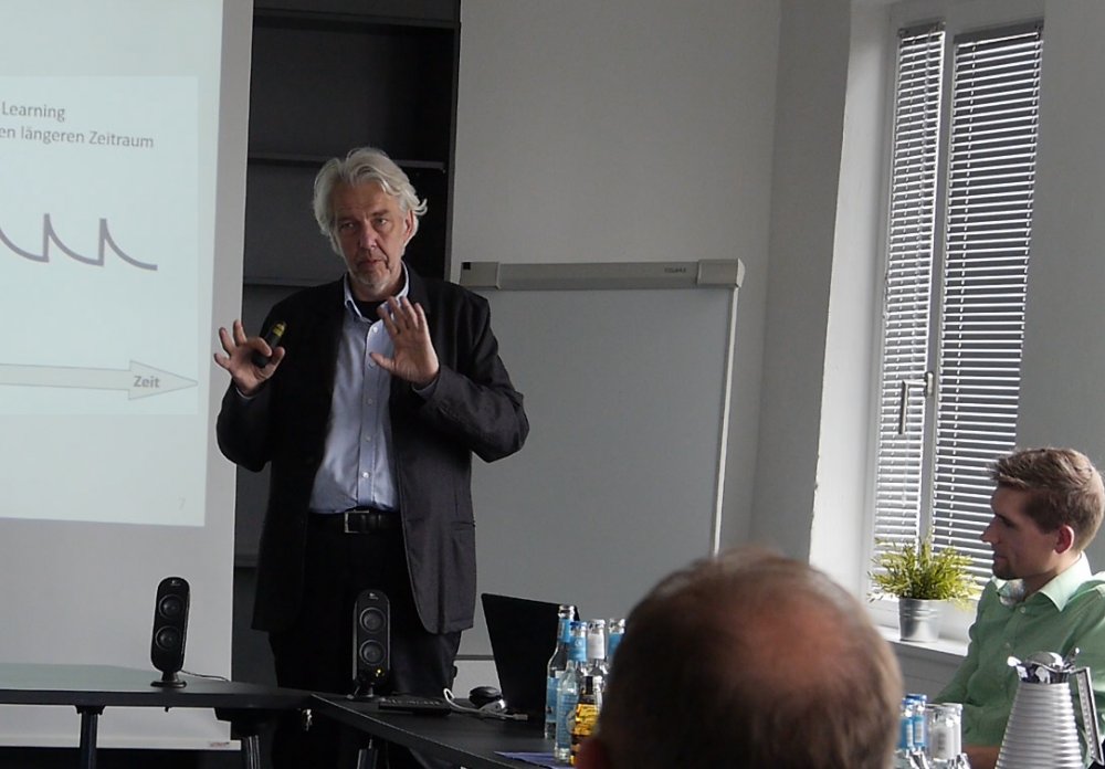 Prof. Dr. Winfried Krieger auf der Projektpräsentation
