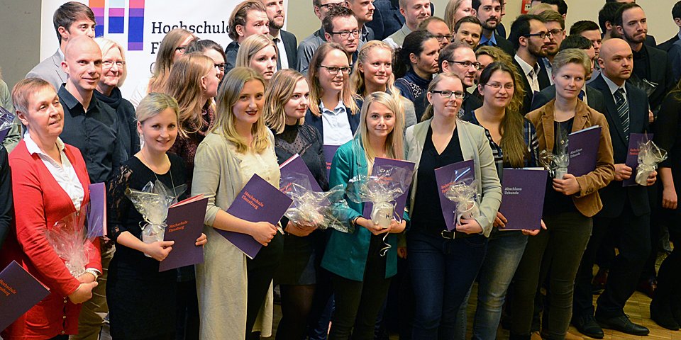 Rund 80 ehemalige Master- und Bachelorstudierende wurden im Audimax gefeiert.