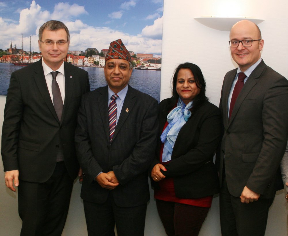 Besuch nepalesischer Botschafter mit Gattin an der Hochschule Flensburg