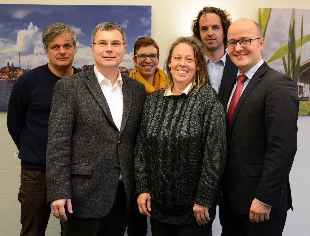 Renommierte Wissenschaftlerin:  NUST-Professorin Heike Winschiers und Prof. Klaus Hoefs (links) haben viele Ideen für gemeinsame Projekte und stellten diese dem geschäftsführenden Präsidenten, Prof. Dr. Thomas Severin (2.v.li.), und Prof. Dr. Bosco Lehr (re.), Vizepräsident für Internationales, vor. Für den reibungslosen Ablauf der Delegationstreffen waren Janntje Böhlke-Itzen, Leiterin International Relation, und Bas Rijnen, Projektkoordinator an der NUST, verantwortlich.