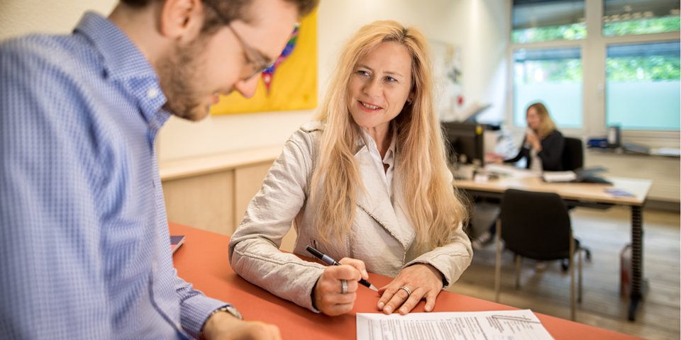 Sylvia Rußbüldt, Leiterin des Studierendenservice, und ihr Team stehe Studieninteressierten und auch Studierenden für Fragen zur Verfügung.