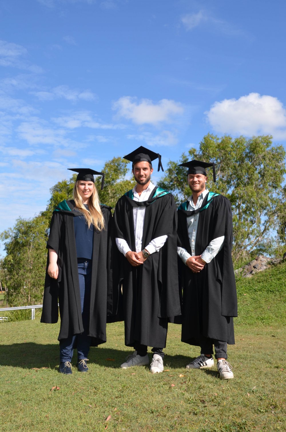 Spannend und lehrreich: Esther von Soosten, Edonis Ahmaxhekaj und Finn Jacobsen (v.l.) bei der Completion Ceremony an der University of the Sunshine Coast.