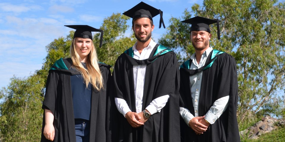 Spannend und lehrreich: Esther von Soosten, Edonis Ahmaxhekaj und Finn Jacobsen (v.l.) bei der Completion Ceremony an der University of the Sunshine Coast.