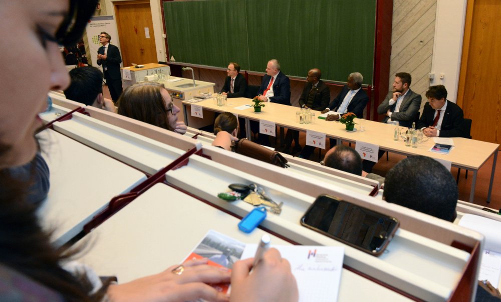 Auf einer Podiumsdiskussion geben die Botschafter von Sambia und Nigeria Einblicke in die  „Geschäftschancen in Afrika für kleinere und mittlere Unternehmen“ 