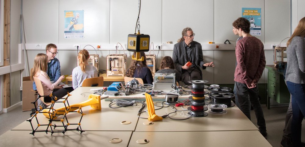 Das FabLab Ideenreich lockt immer mehr Studierende an. Aber auch Schüler*innen probieren sich vermehrt aus. 