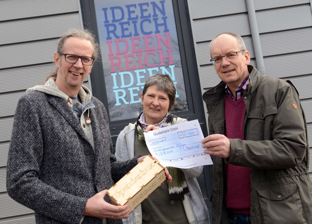 Prof. Dr. Torsten Steffen, Küsterin Heike Thordsen und Pastor Stefan Henrich.