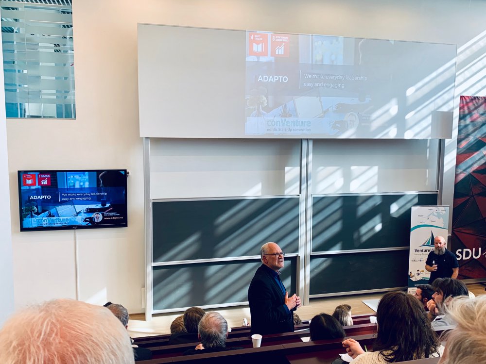 Seelöwe Peter stellt Fragen auf dem VenturePitch im Alsion - Mai 2019