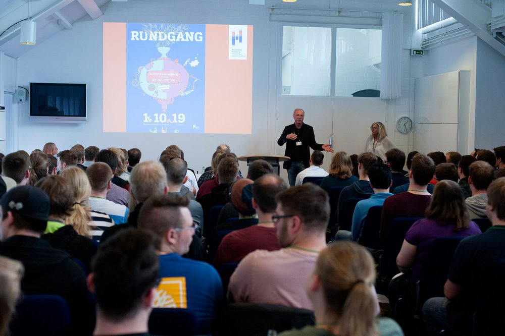 Rund hundert Studierende des Fachbereiches Information und Kommunikation kamen ins Technologiezentrum